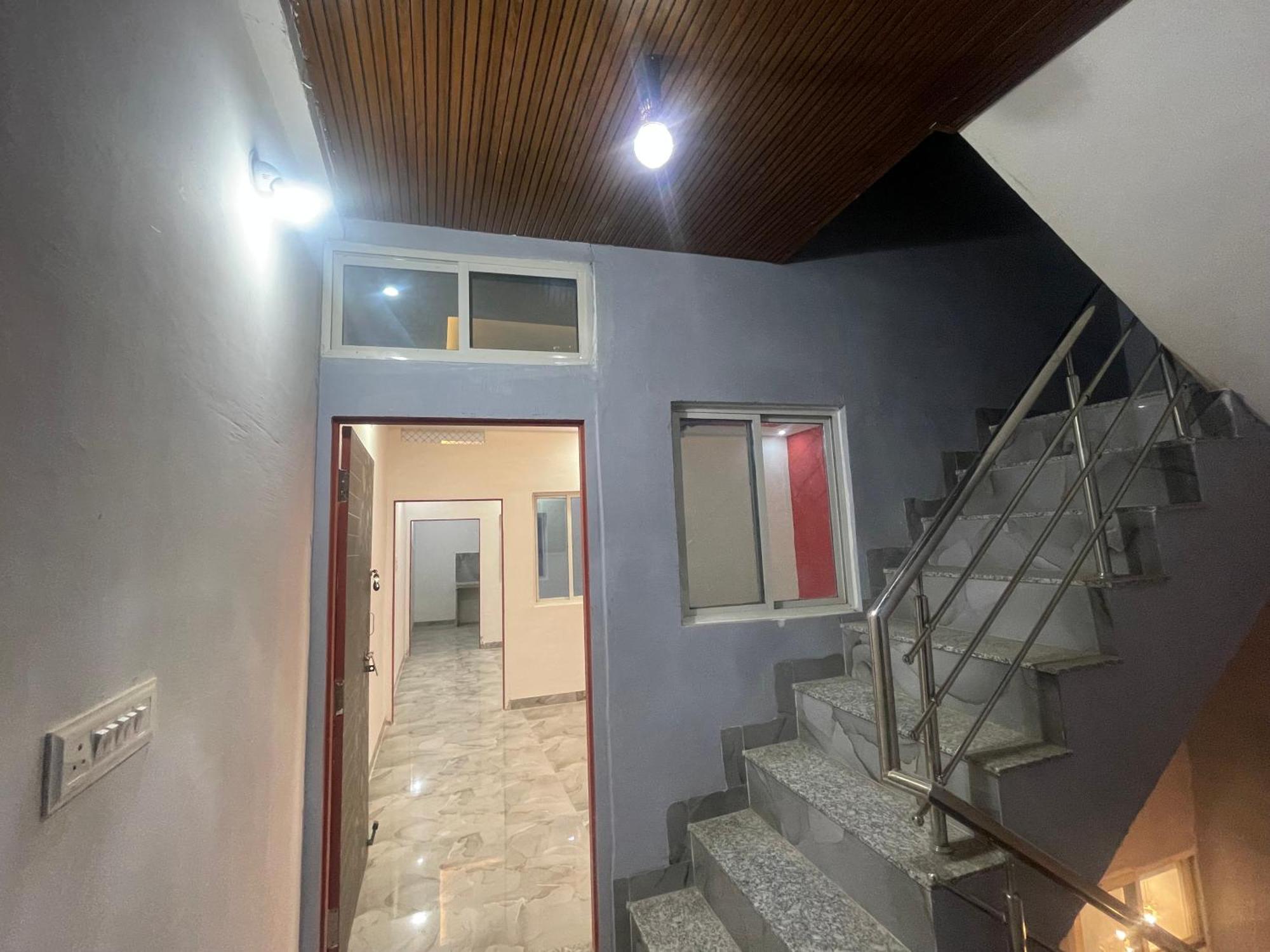 Guest house Hilltop Retreat Near Gomatgiri Indore