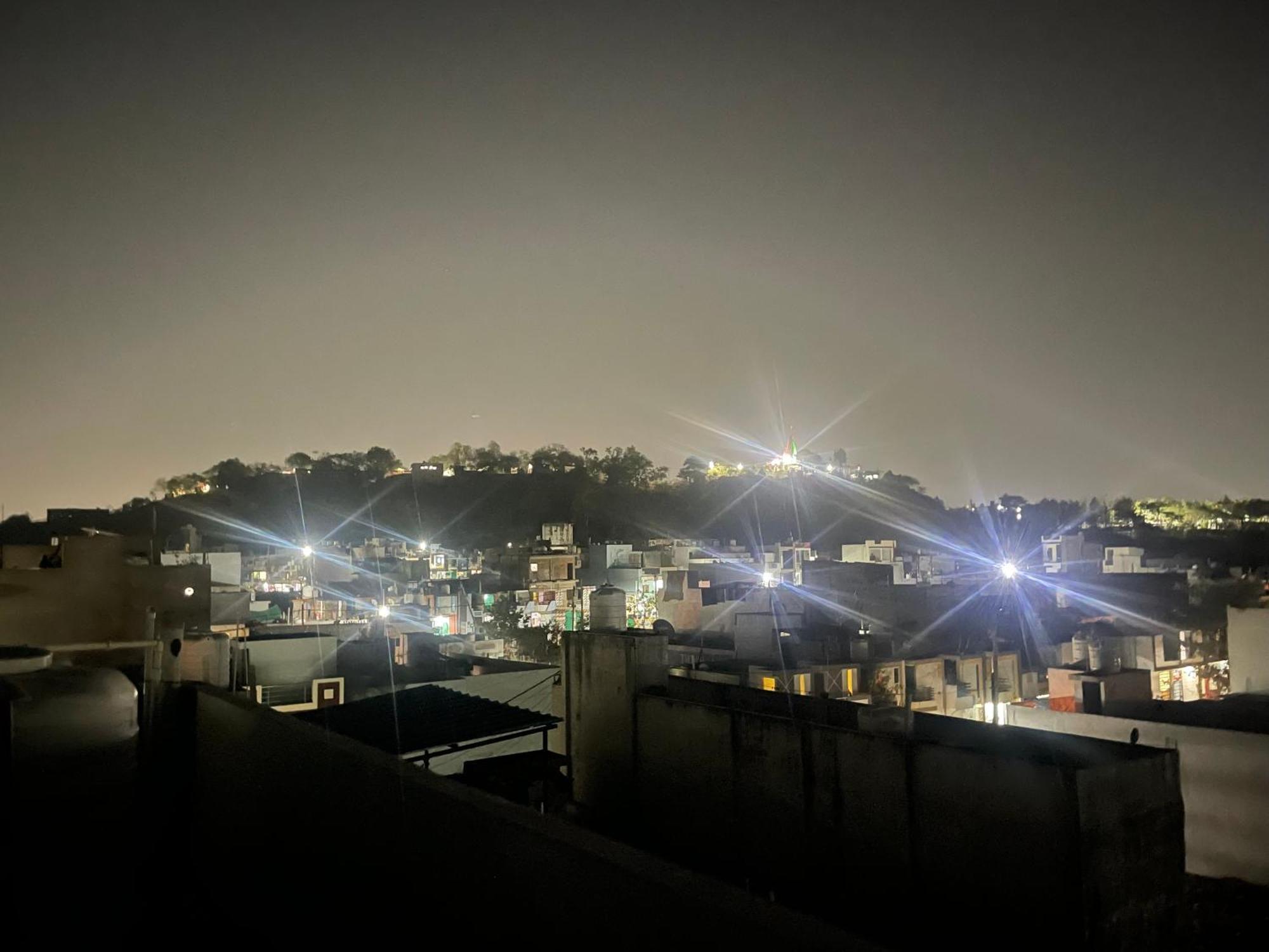 Hilltop Retreat Near Gomatgiri * Indore